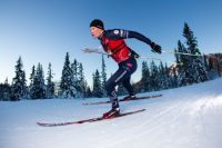 Skiorientierungsläufer in Aktion